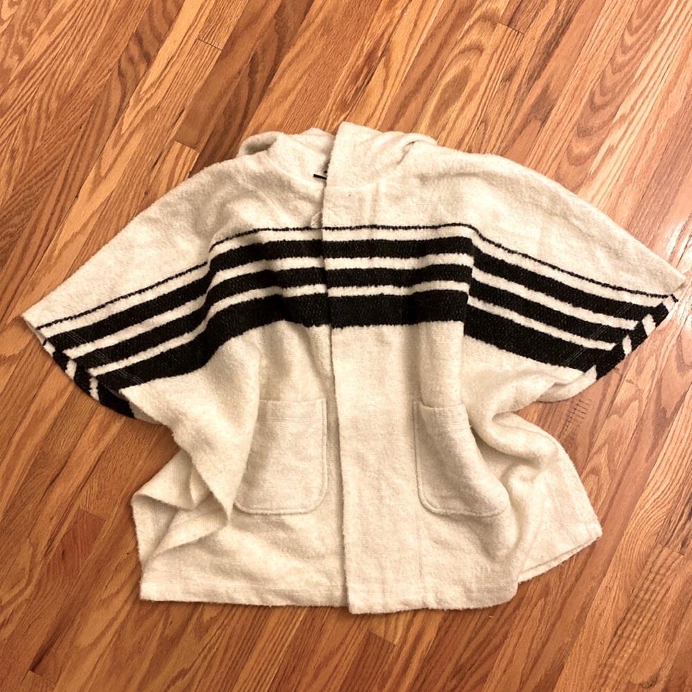 BNWOT Golden by TNA Aritzia Wilfred Zippered Poncho Sweater with Hood